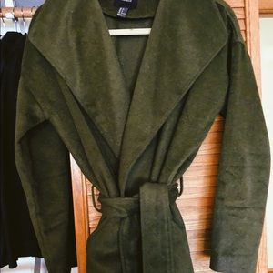 Wool-Sherpa tied jacket.